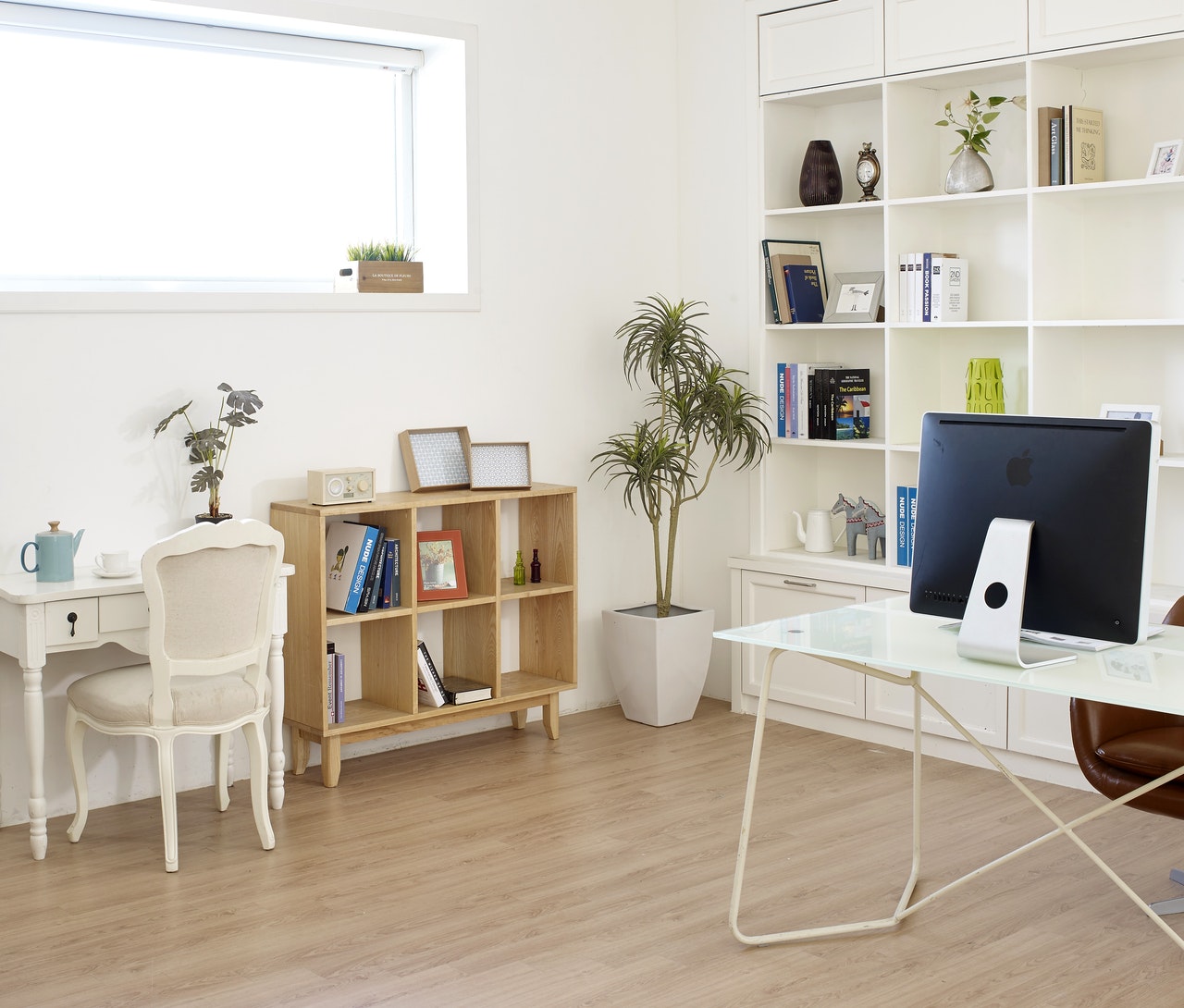 How to Organize Your Home or Office Desk Using Wooden