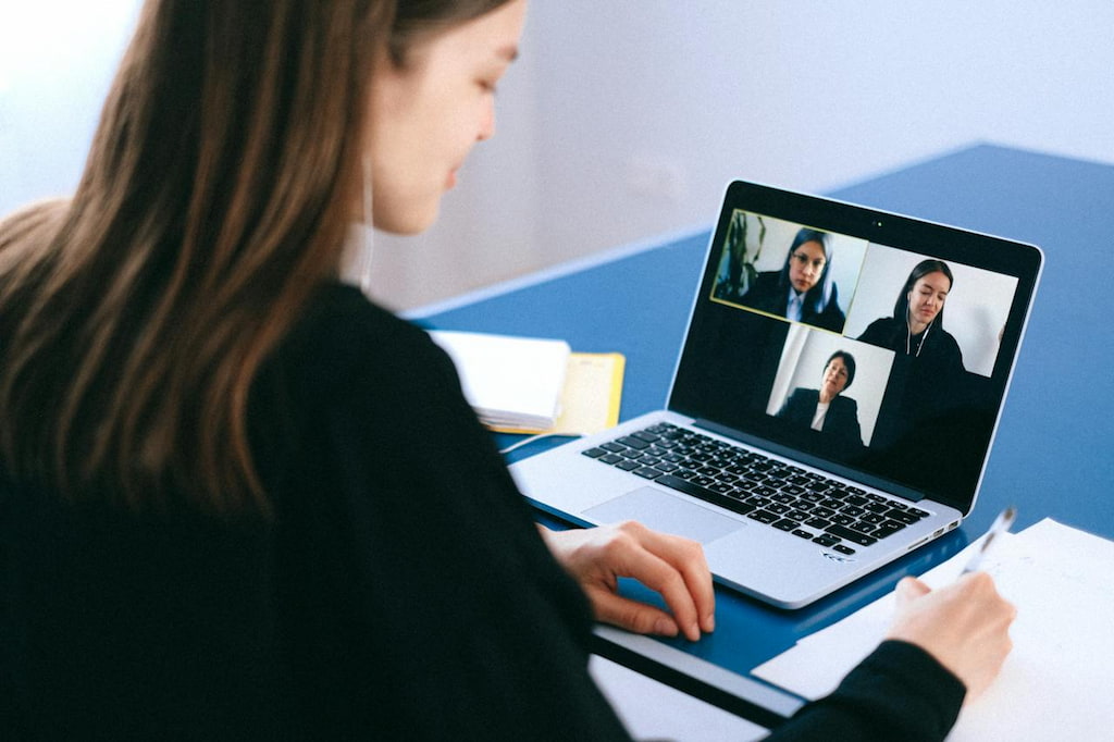 remote team building activities: enhancing team cohesion & communication
