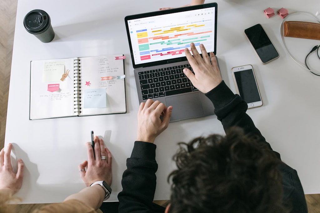 job schedule app: the best way to manage shifts, teams, and time