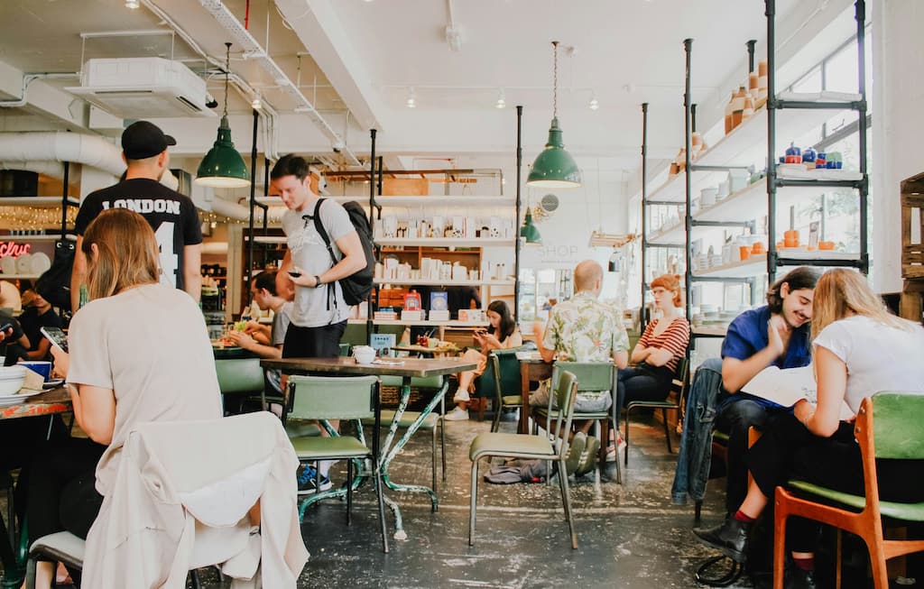 how to manage a restaurant: 25 restaurant management tips for 2025